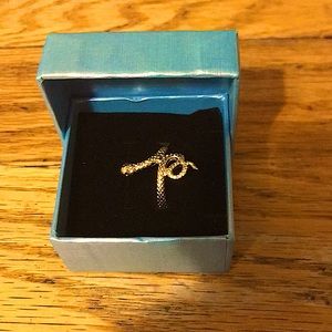A serpent ring gold